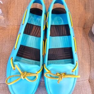 Crocs Beach Line Flats Size 8